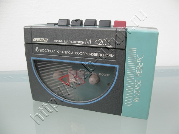 Мини-магнитофон Вега М-420С (Стереофонический реверсный диктофон) СССР, альбом Вещи из СССР